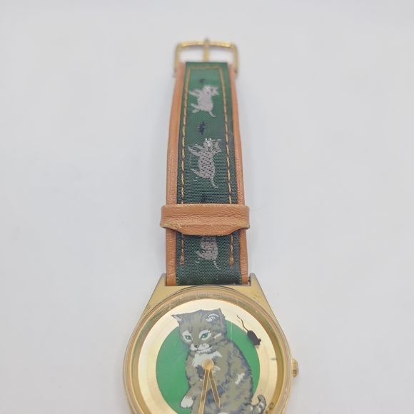 Vintage Iconic Valdawn Cat themed watch with running mouse and leather strap - Picture 4 of 10